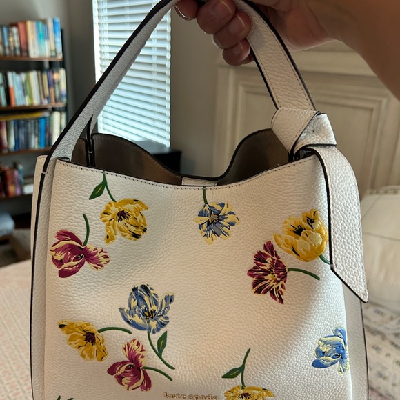 Kate Spade Knott Tulip Toss Embellished Medium Crossbody Tote KB282 White & Pink - Picture 12 of 16